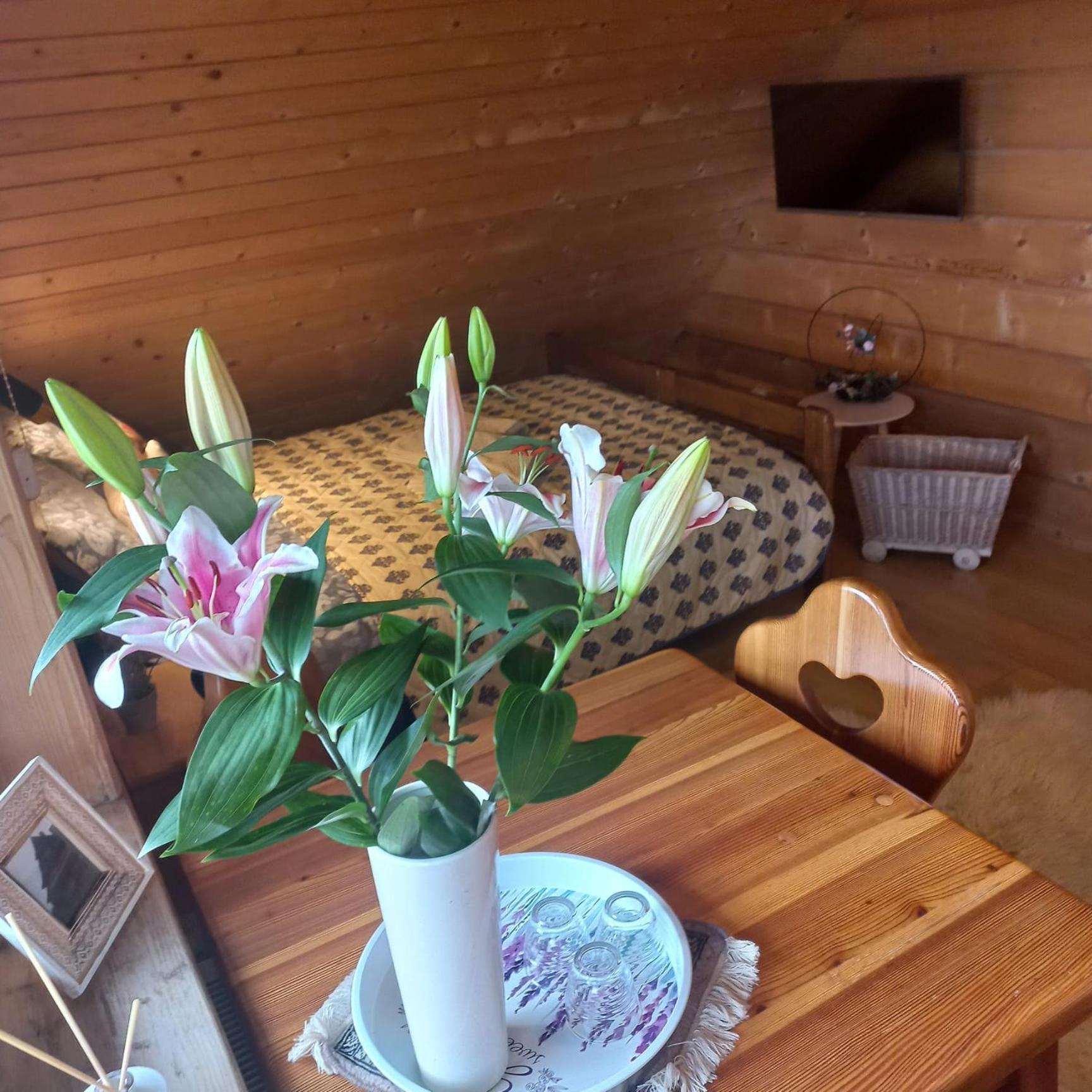 Mizerna Lily Garden Bed & Breakfast エクステリア 写真